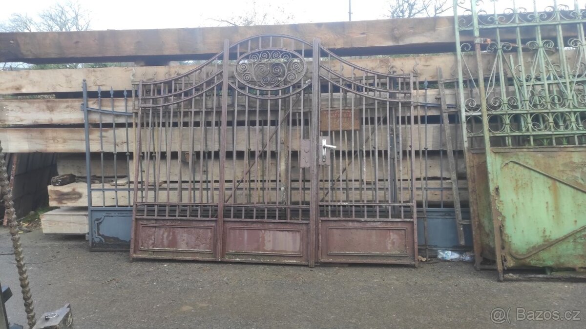 Stará železná brána, 268 cm x výška 220 cm - 4