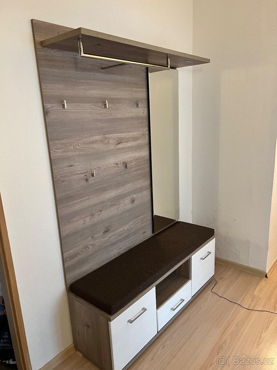 Předsíňová stěna - 4