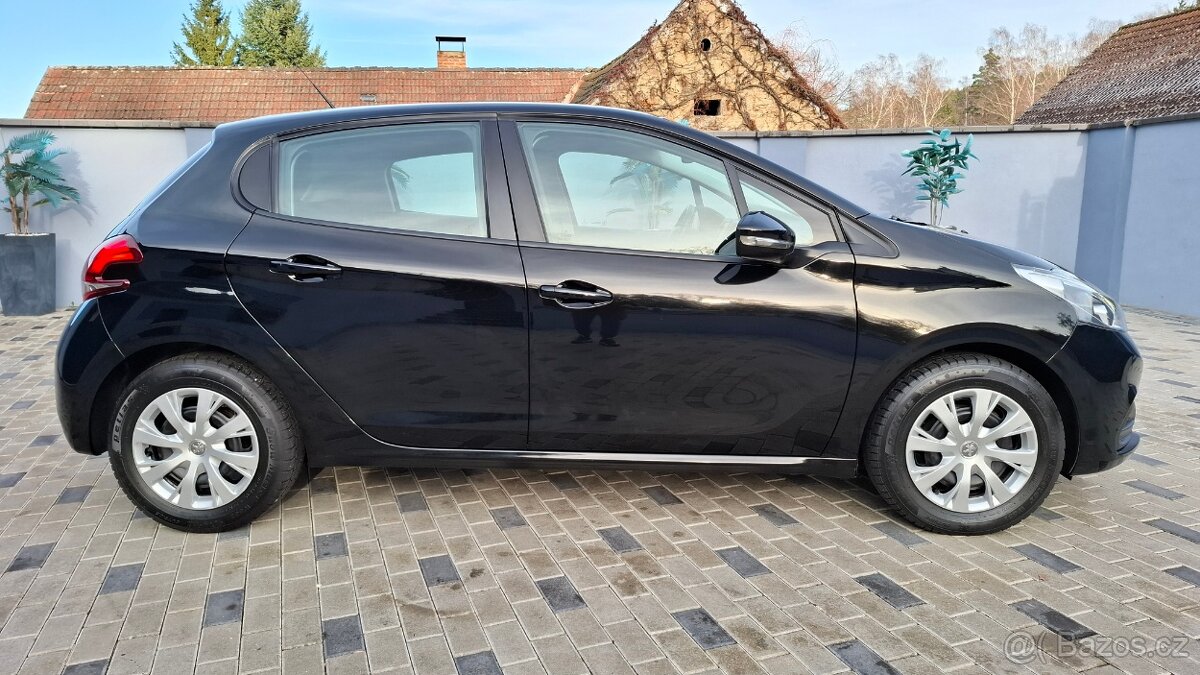 Peugeot 208 1,0 VTI - 50kw. KRÁSNÝ STAV - NAJETO: 70 tis km - 4