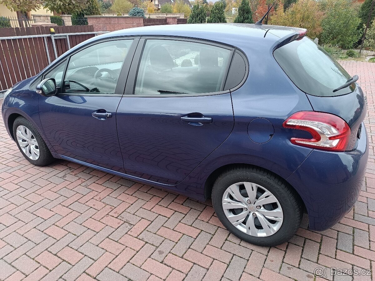 Peugeot 208, najeto 61 TKM, motor 1.2 benzin - 60Kw - 4