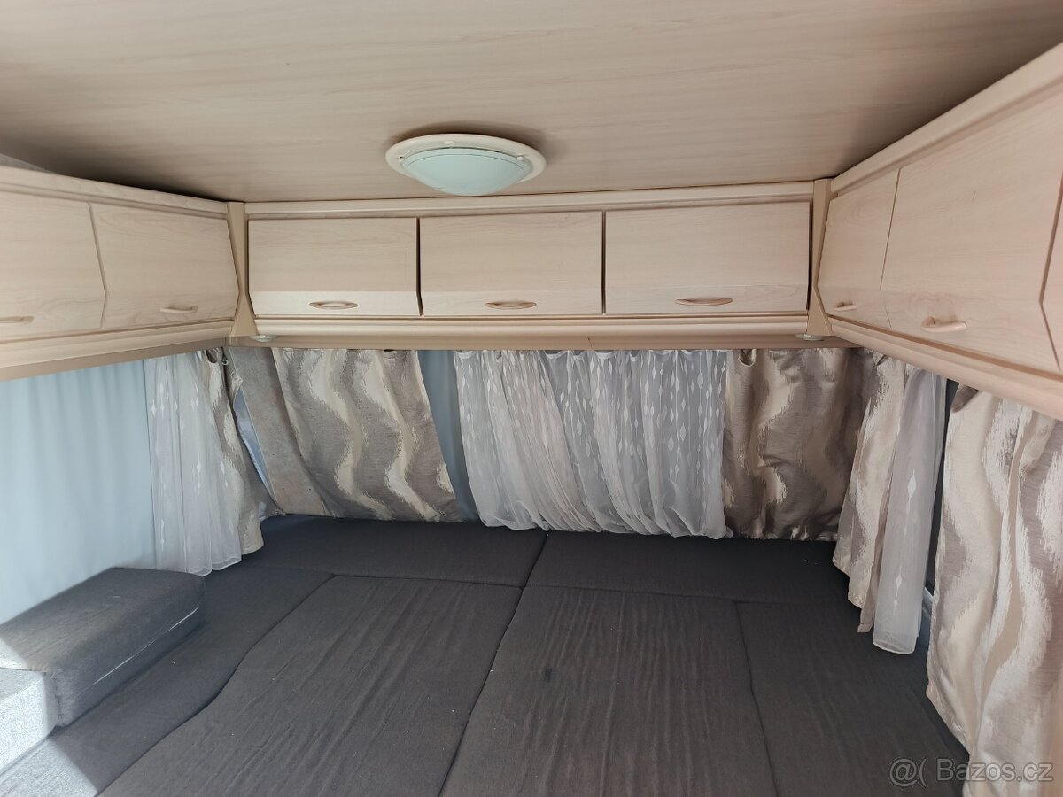 Karavan s vestavbou pro dva psy - 4