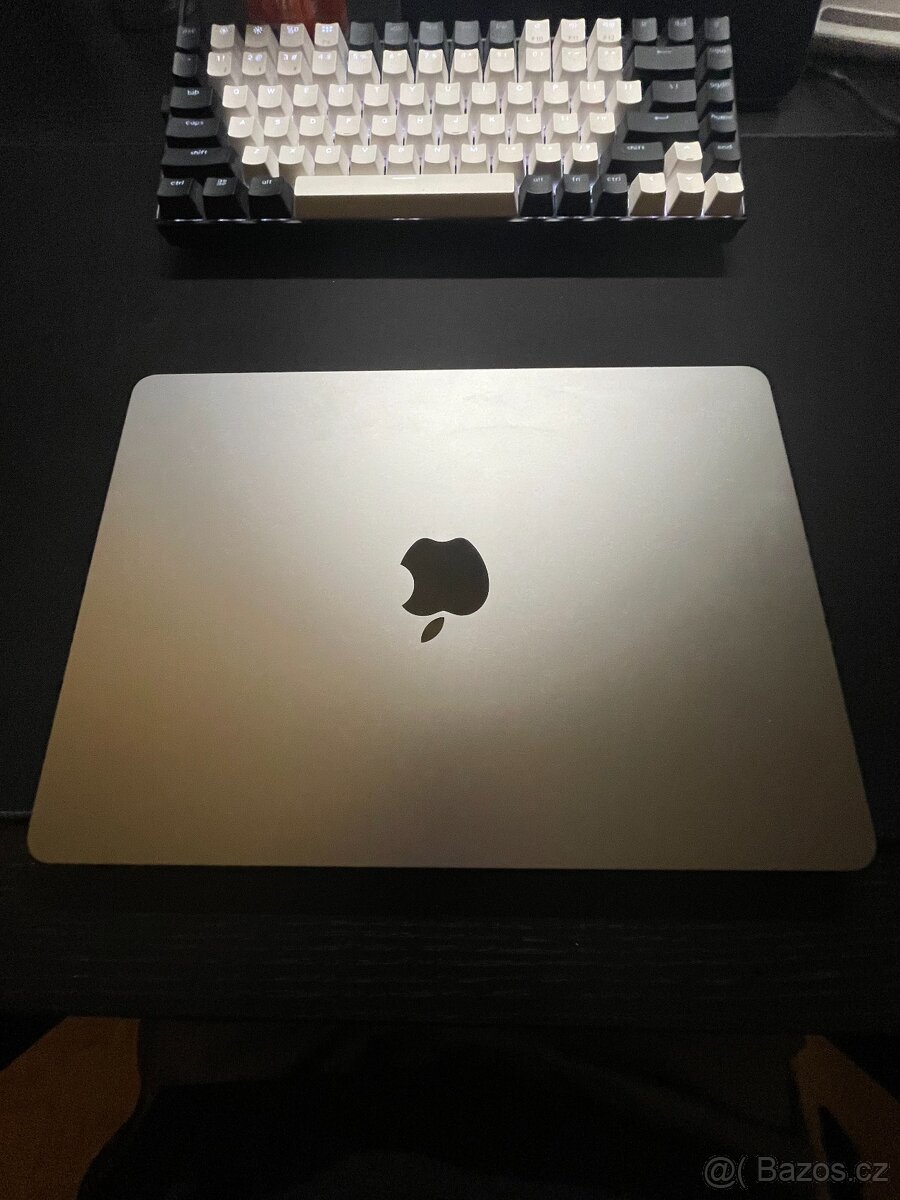 Macbook air m2 - 8gb ram, 256gb ssd - 4