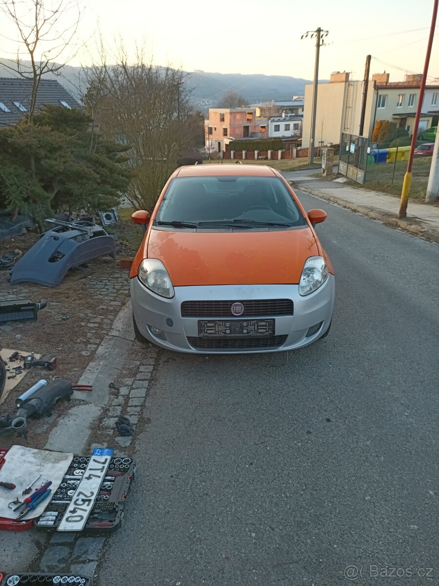 Prodám přední nárazník Fiat Grande Punto - 4