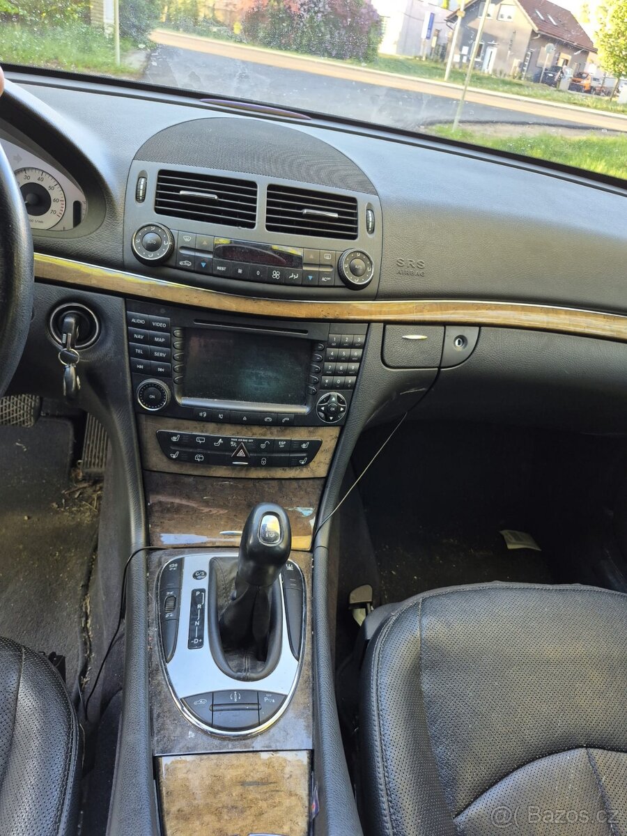 Mercedes W111 E500 V8 s211 4matic m113 - 4