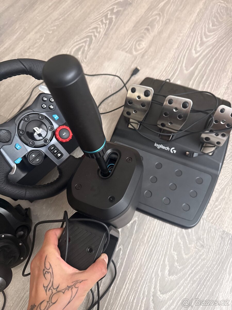 Logitech g29 + Logitech RS Shifter & Handbrake - 4