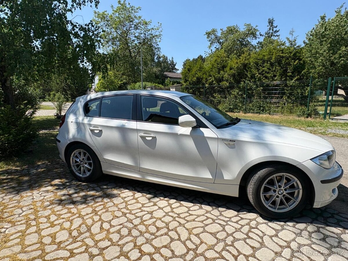 BMW Řada 1 116i BENZIN MANUÁL - 4