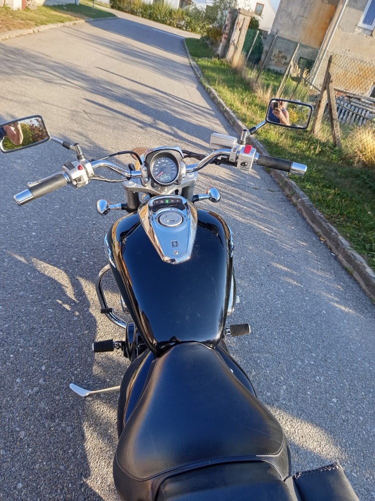 Suzuki Intruder M800 - 4