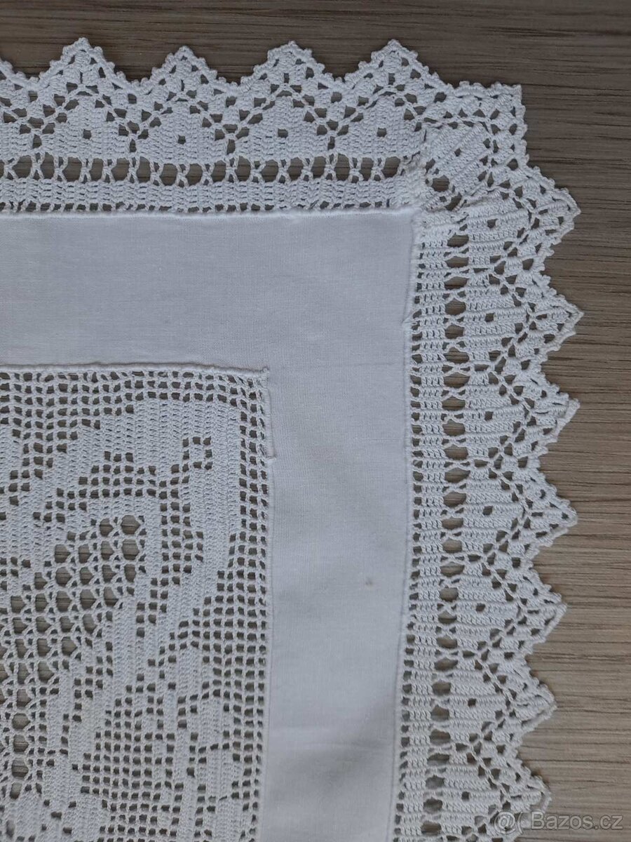 Ručně vyšívaná dečka / ubrus na stůl 90x90 cm - 4