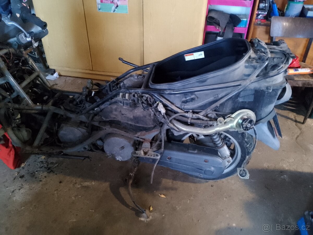 Suzuki Burgman 650 - 4