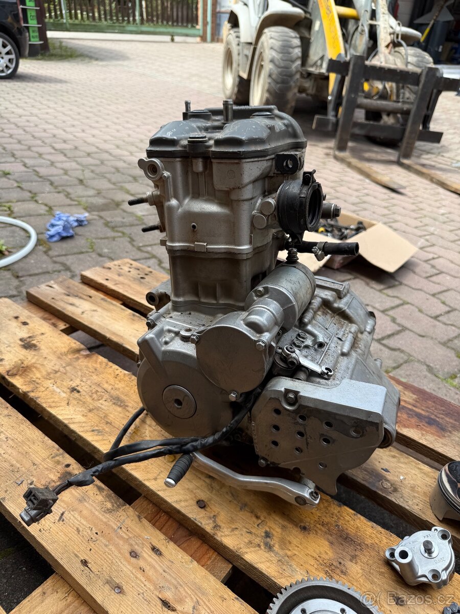 Motor LTZ na díly - 4