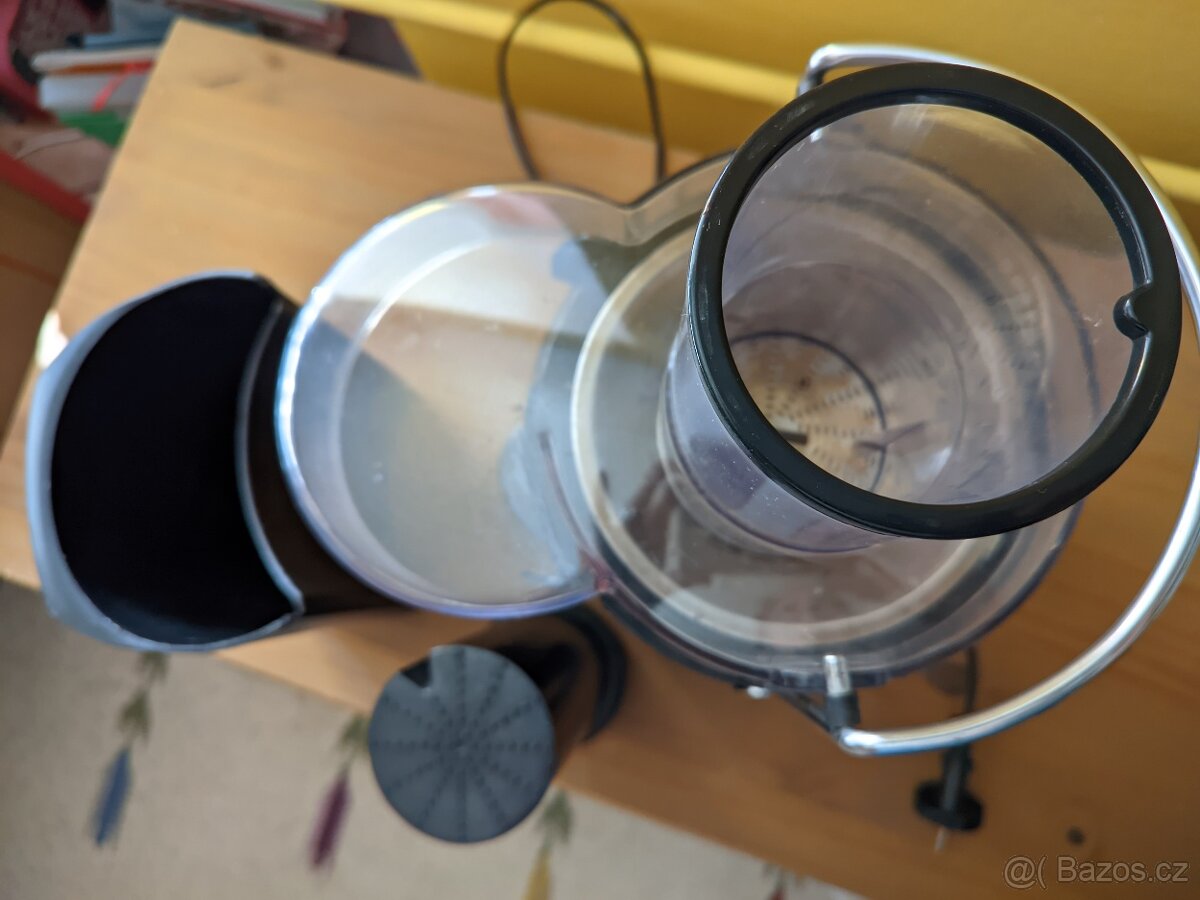 Elektrický odšťavňovač kuchyňský robot - 4