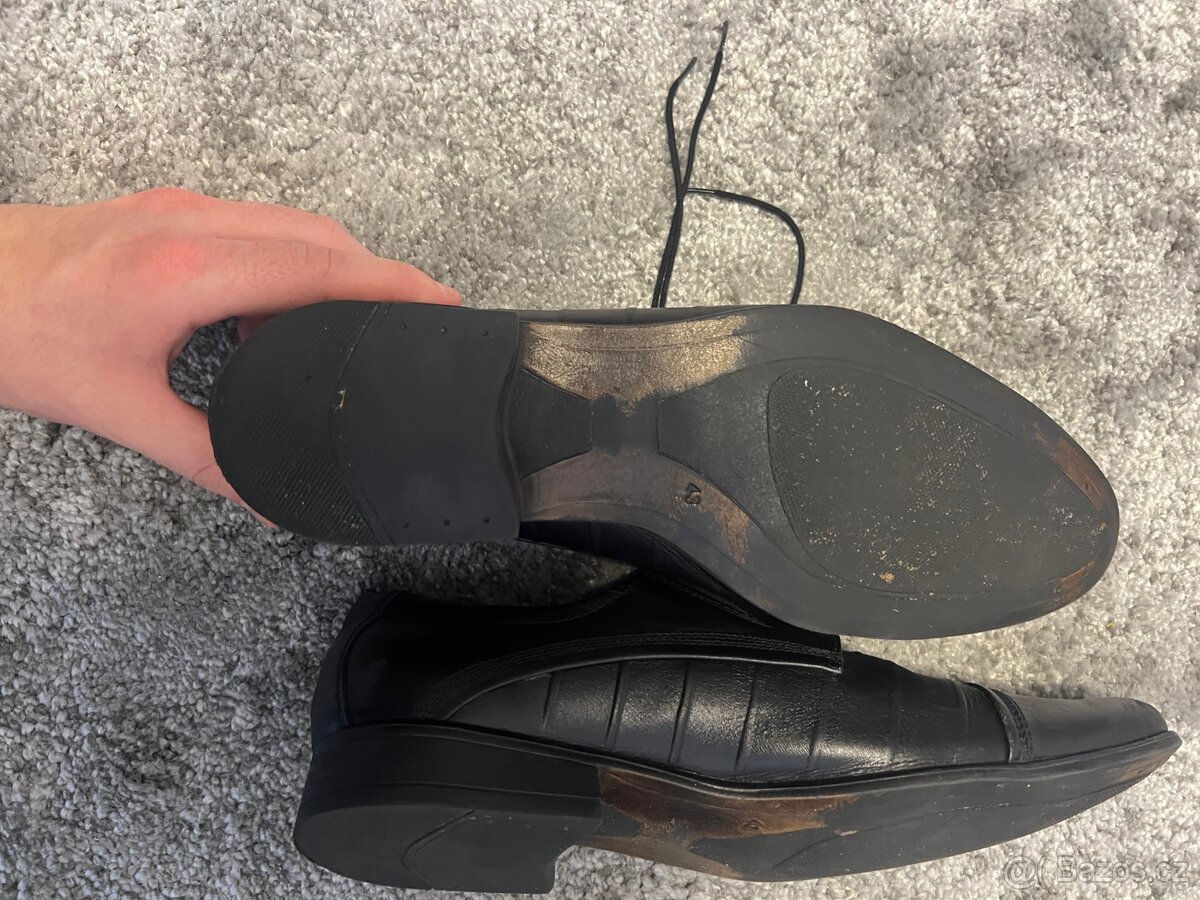 Prodám kvalitní kožené boty velikost 43 - 4