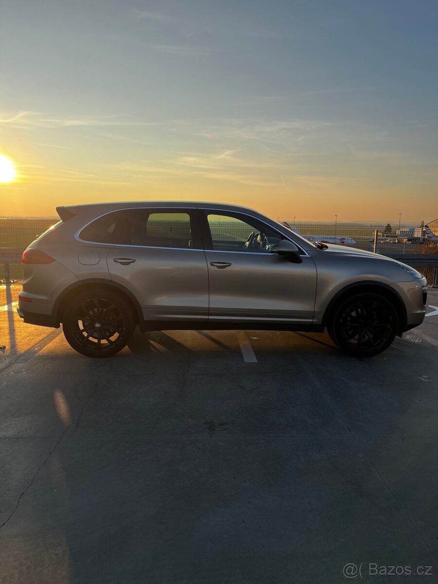 Porsche Cayenne - 4