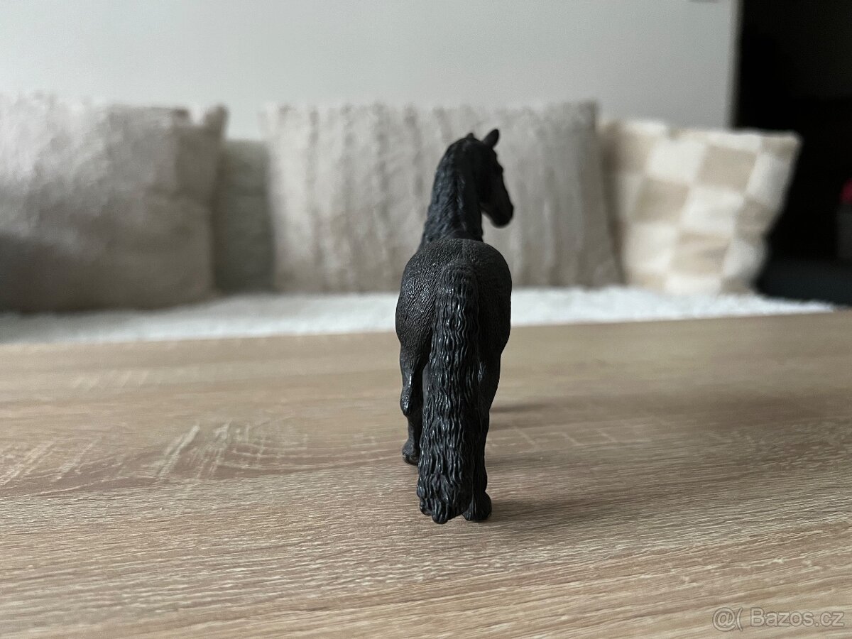 Schleich - Friesian stallion - 4