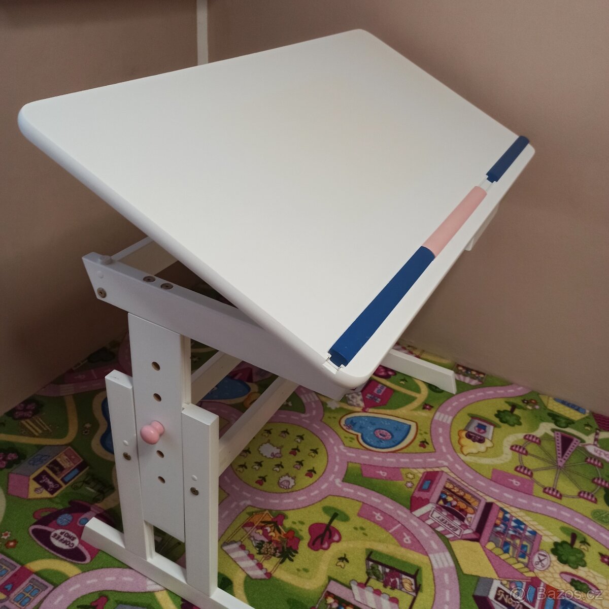 Rostoucí polohovací psací stůl - 4