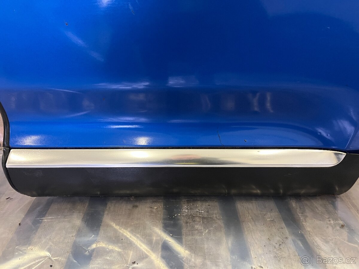 HOLÉ LEVÉ ZADNÍ DVEŘE VOLKSWAGEN TOUAREG 7L - 4