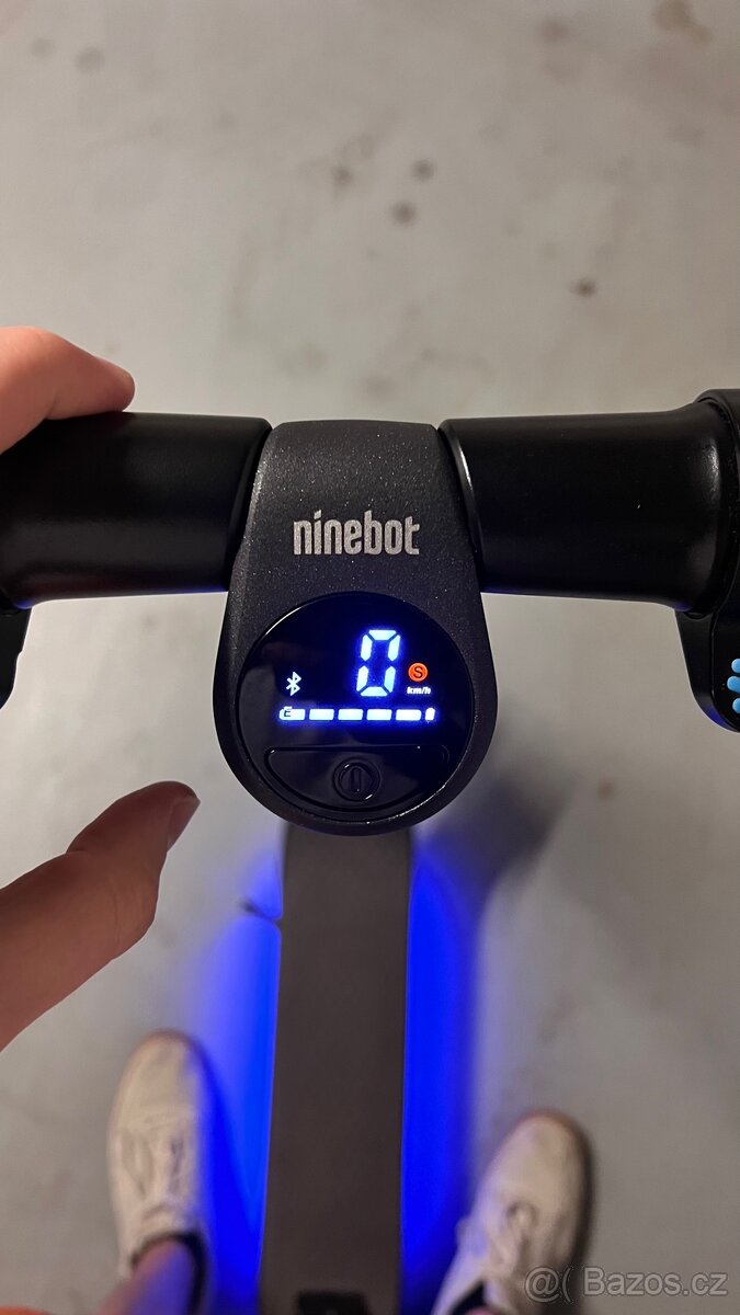 Elektrická koloběžka Ninebot by Segway Kickscooter ES2 - 4