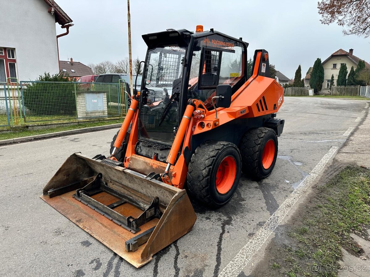 smykem řízený nakladač LOCUST 1004 - 4