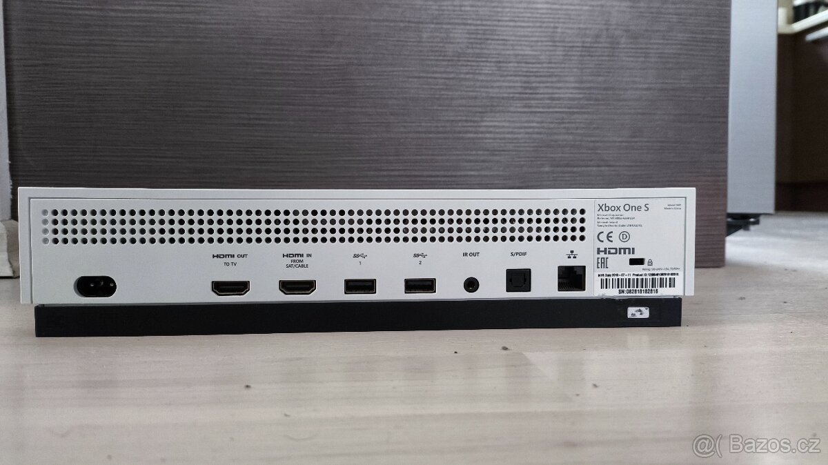 Xbox one s 1TB +2 ovladače +2 hry - 4