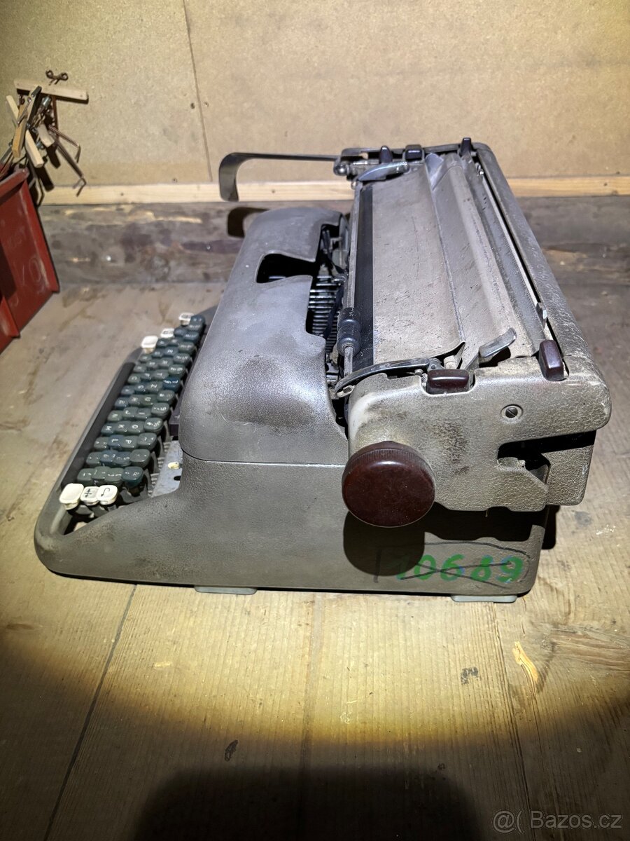 Psací stroj Consul - 4