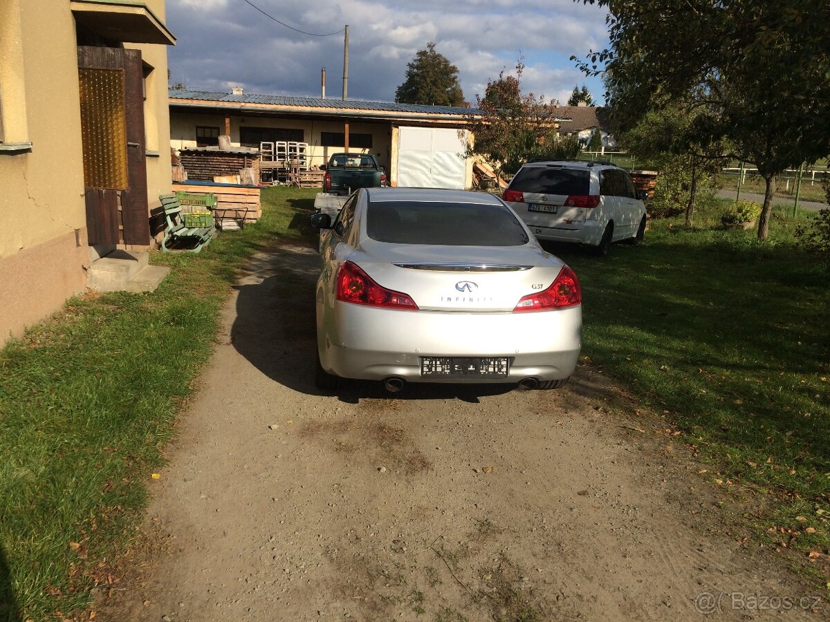 Infiniti G37 - 4