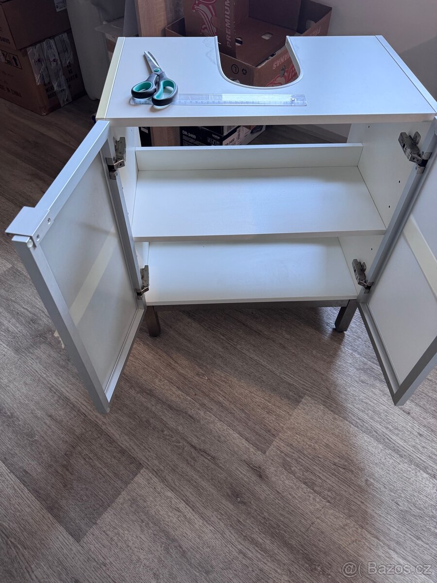 Prodám dvě skříňky pod umyvadlo - 4
