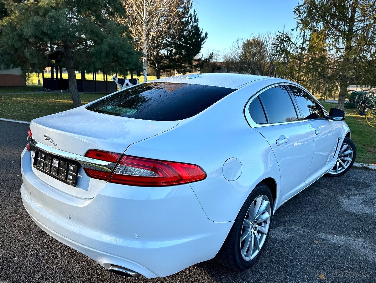 Jaguar XF 2.2d ID4 140kw 190ps • Automatic F1 • Luxury • - 4