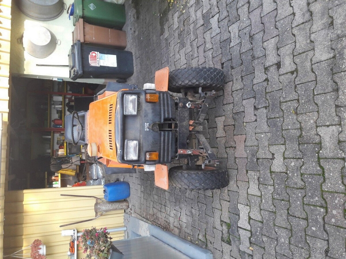 Traktor + příslušenství - 4