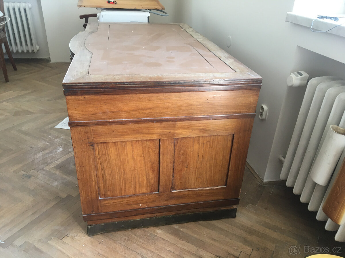 Ředitelský psací stůl - 4