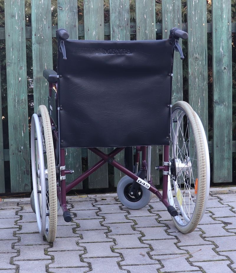 043-Mechanický invalidní vozík Meyra. - 4