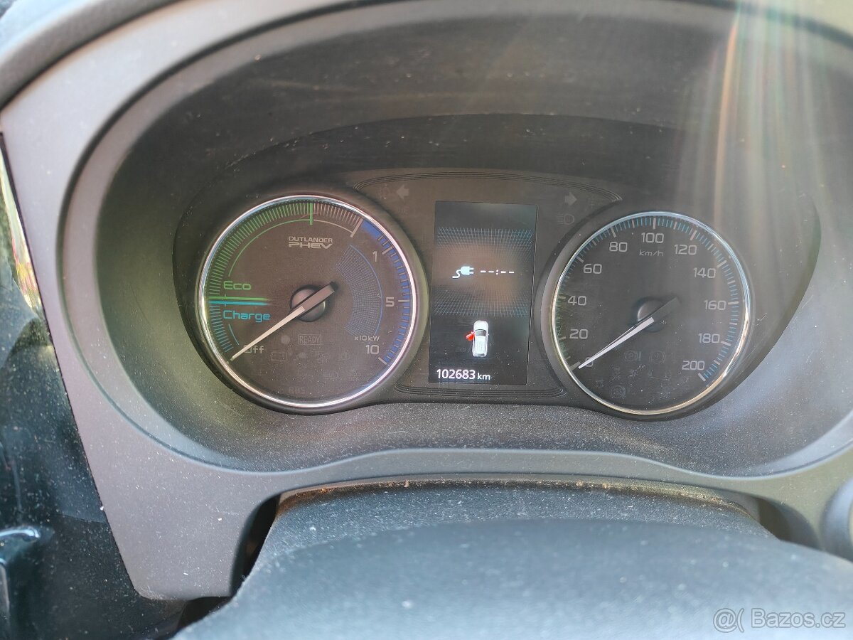 Prodám Mitsubishi Outlander 2,4 PHEV, rok 2020, - DPH - 4