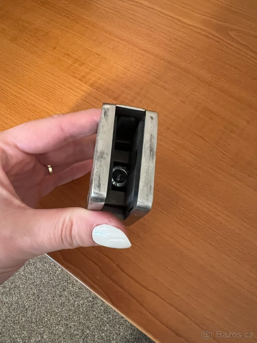 držák skla/plechové výplně - 4