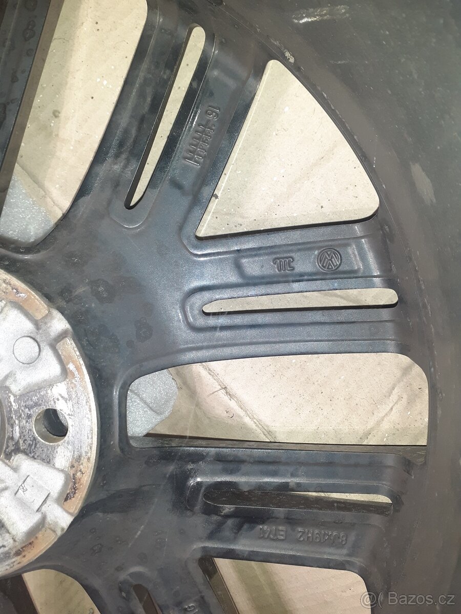 Kola VW Passat B8 - 4