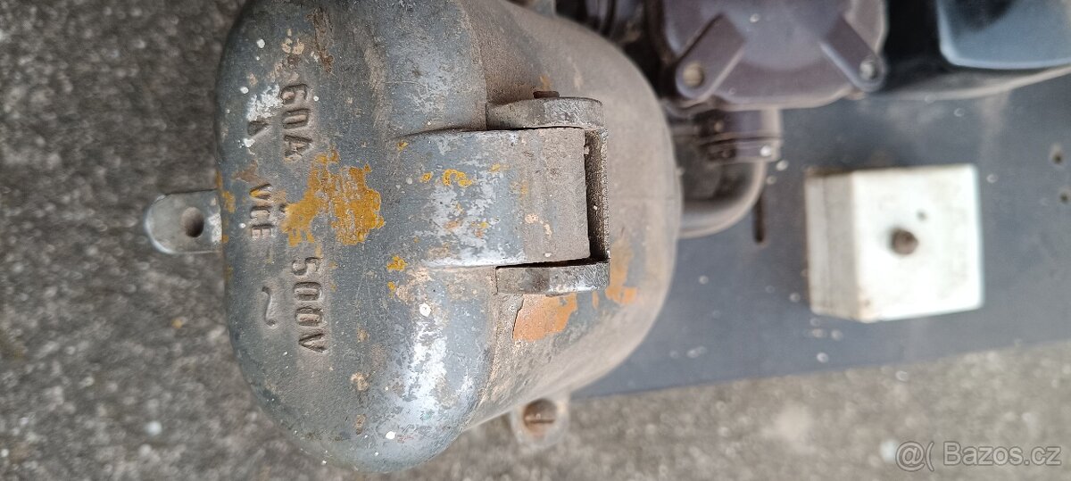 RETRO NÁSTĚNNÝ ROZVADĚČ - 4