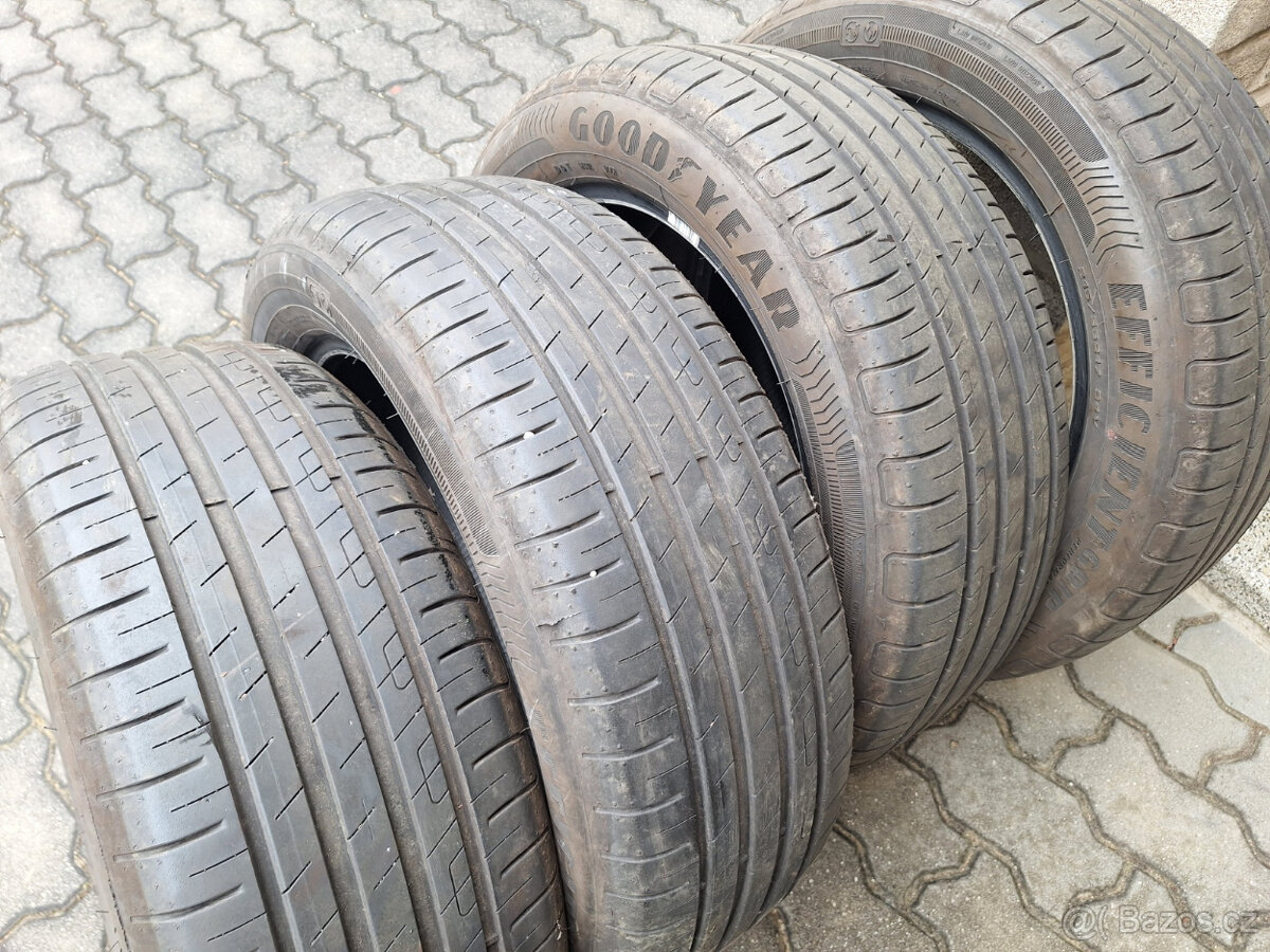 Goodyear 215/55 R17 94V. - 4