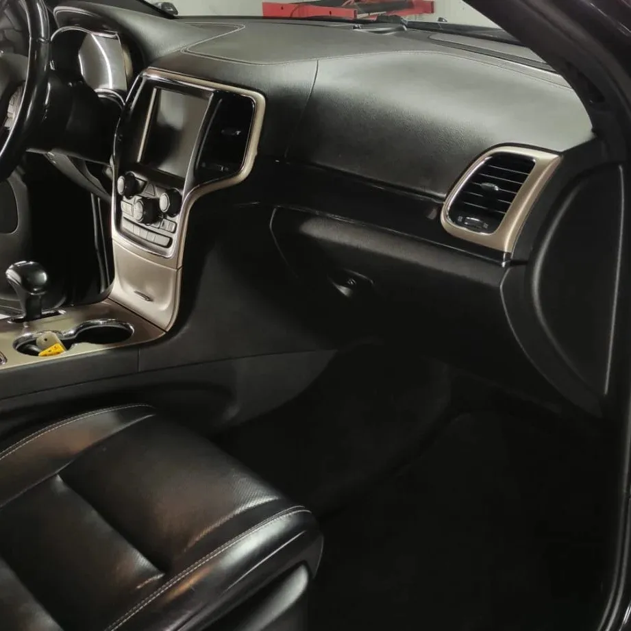 Jeep Grand Cherokee OVERLAND (5.7L V8 HEMI)