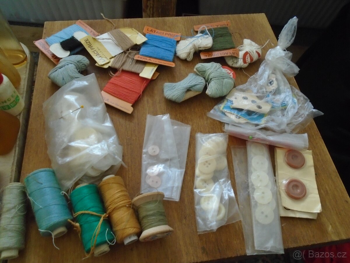 Nitě na šití, jehly k šicímu stroji, knoflíky, atd. - 4