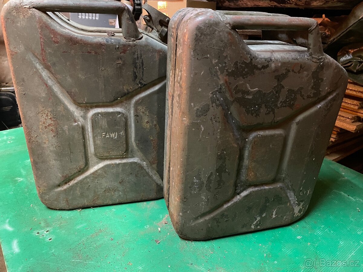 kovové kanystry 2kusy na 20l, retro - 4