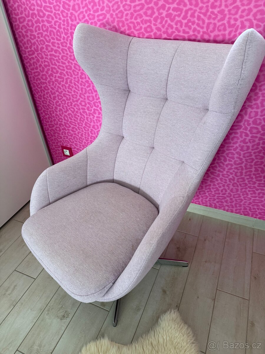 Fialové křeslo, ušák - 4