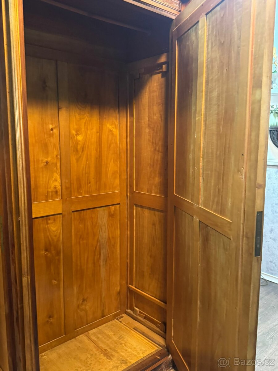 Monumentální šatní skříň (144032) - 4