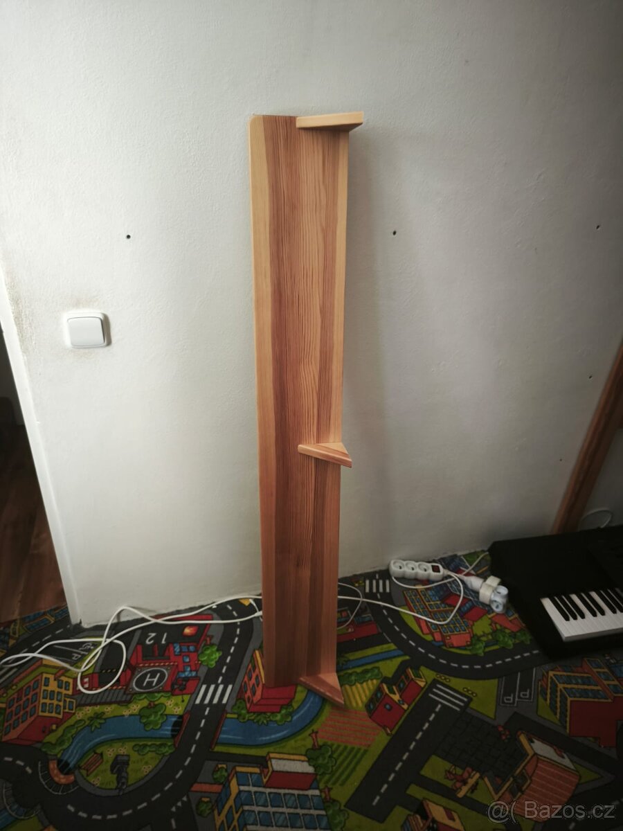 Prodám dřevěnou masivní patrovou postel s hradbami. - 4