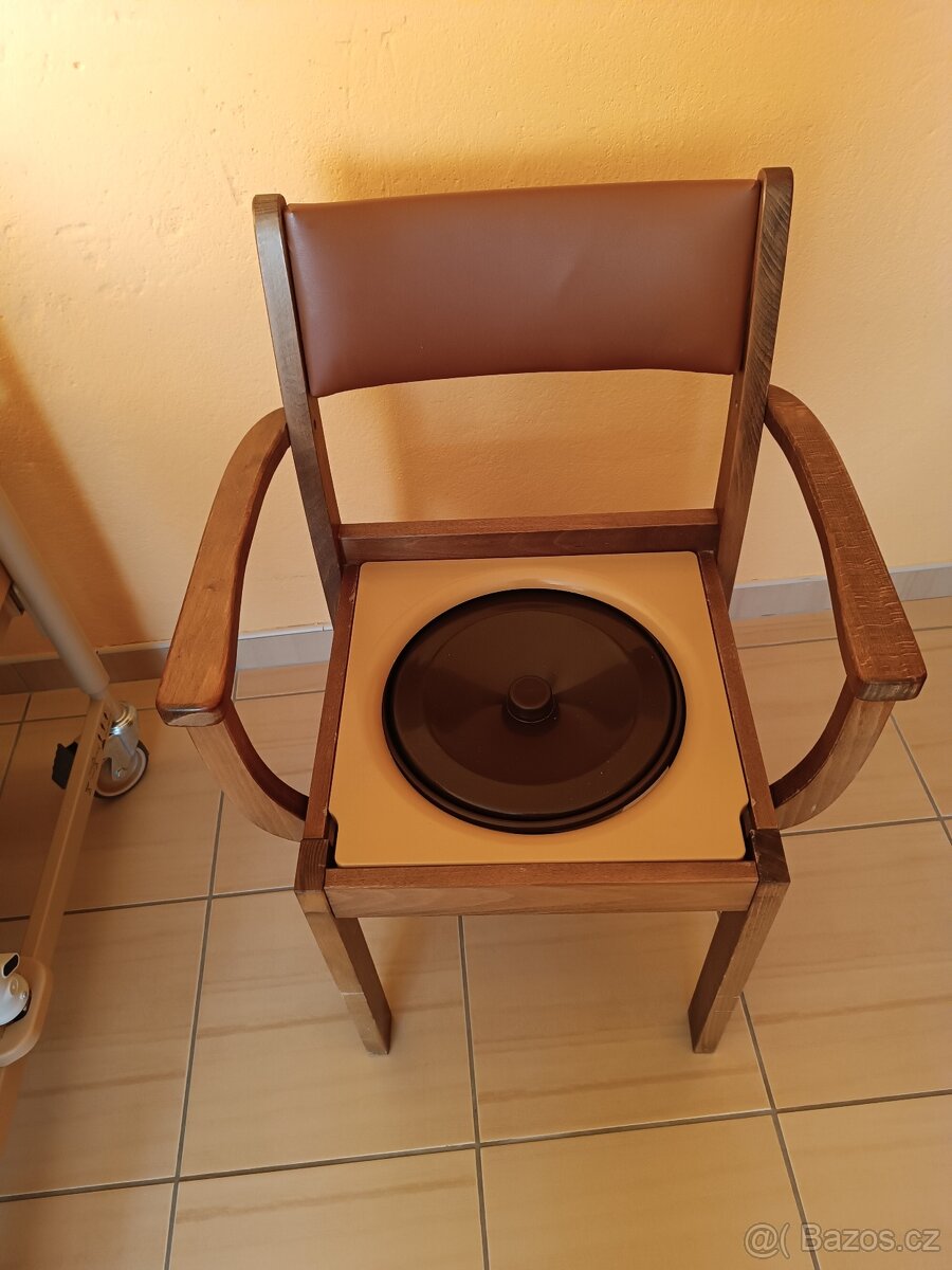 Čtyřkolové chodítko, vysoké , toaletní křeslo - 4