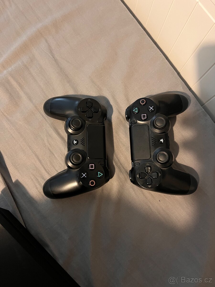 Prodám PS 4 1 TB +2 ovladače a + 4 hry - 4