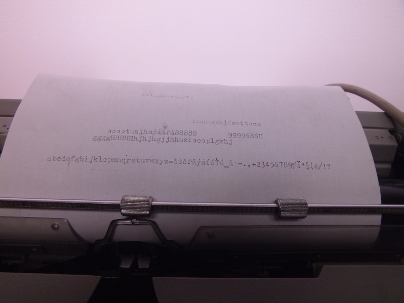 Psací el. stroj Olivetti - 4