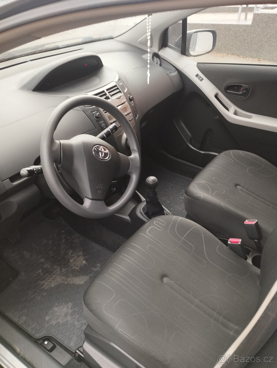 Toyota Yaris 1.0 - moc hezká - 4