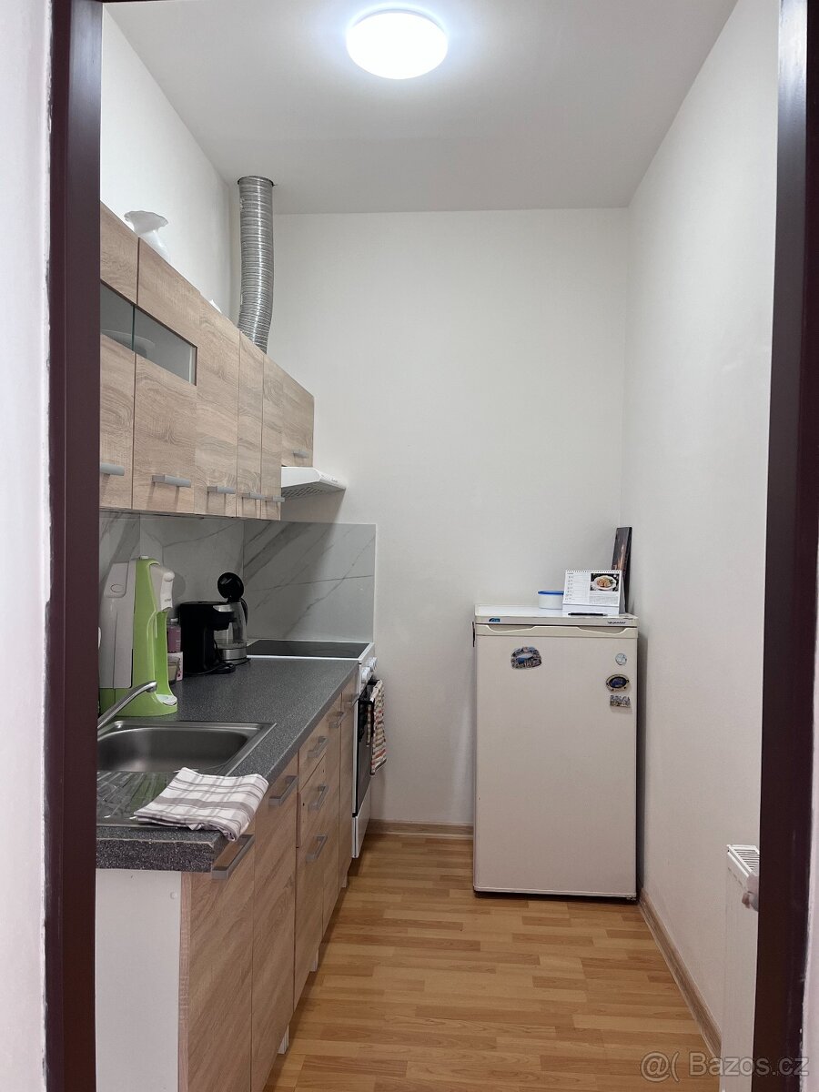 Pronájem bytu 2+kk v centru Nové Paky - 4