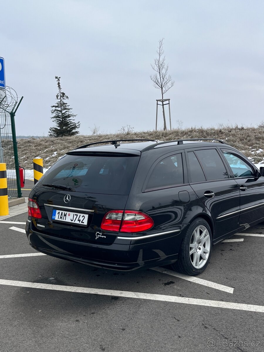 Mercedes E320 - 4