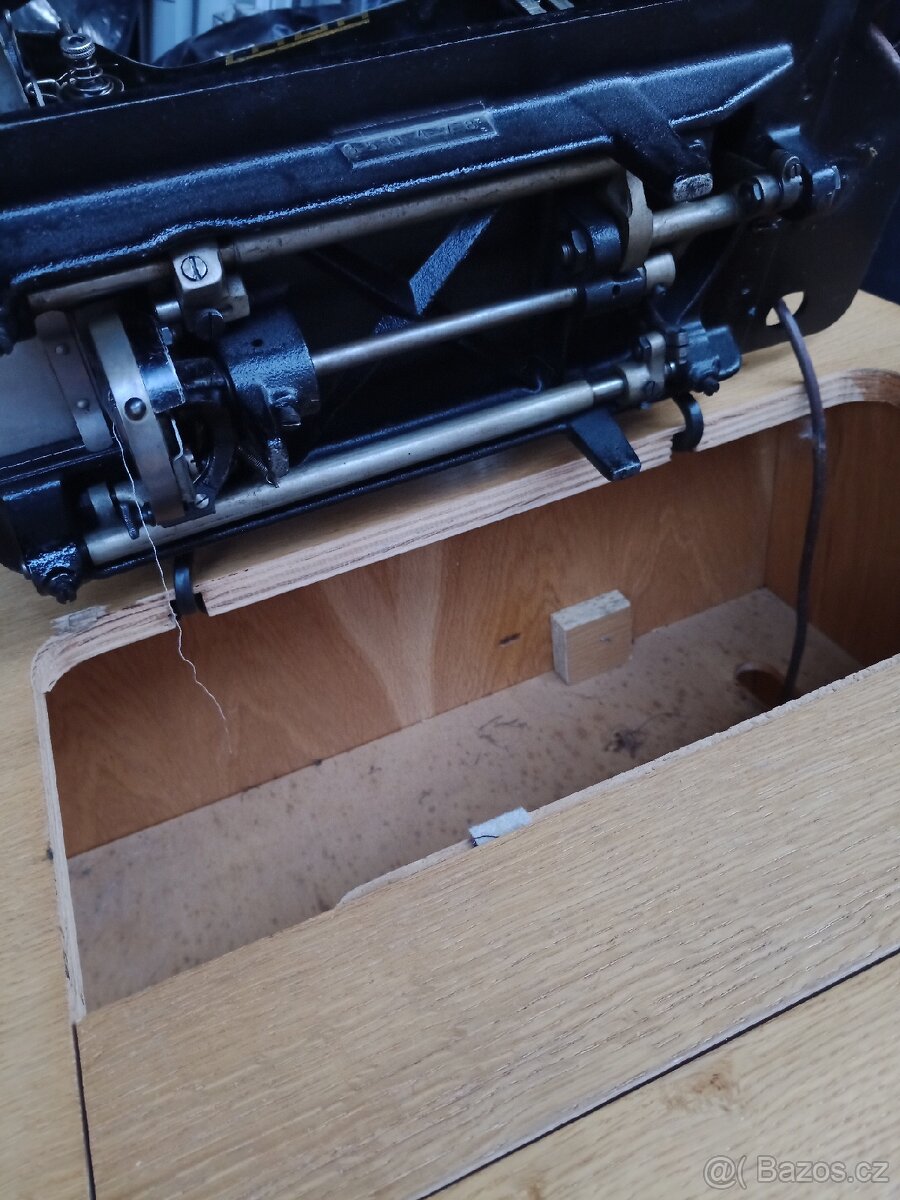 Šicí stroj Lada 77 - 4