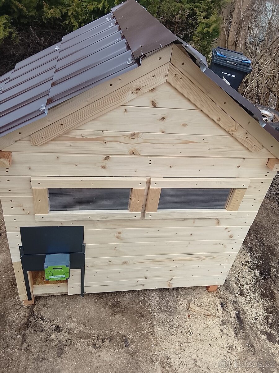 Zateplený kurník pro 5 slepic - 4