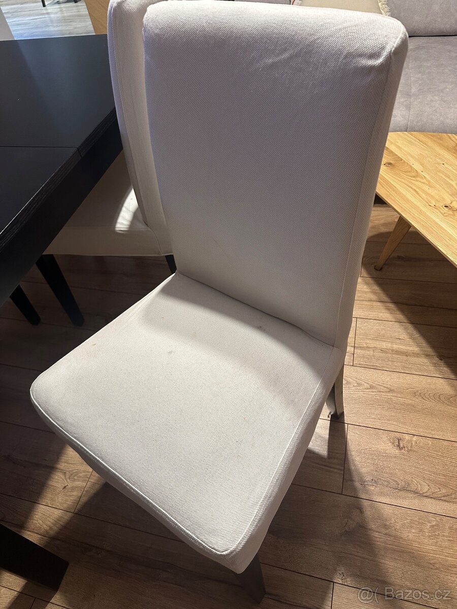 Jídelní stůl a 4x židle - 4